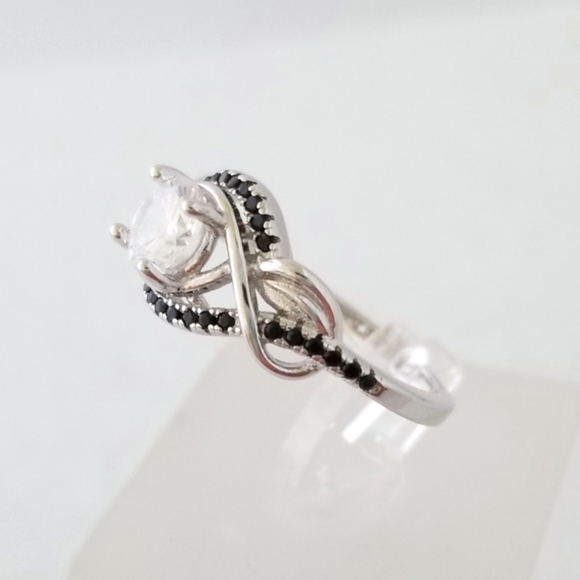 Black Spinel Leaf Design Ring - Picture 2 of 8